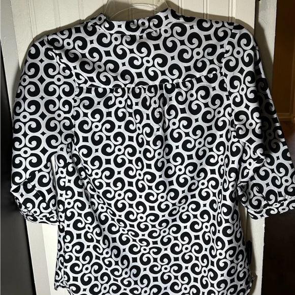 Ladies Buckhead Bettie’s blouse size small - Picture 3 of 3